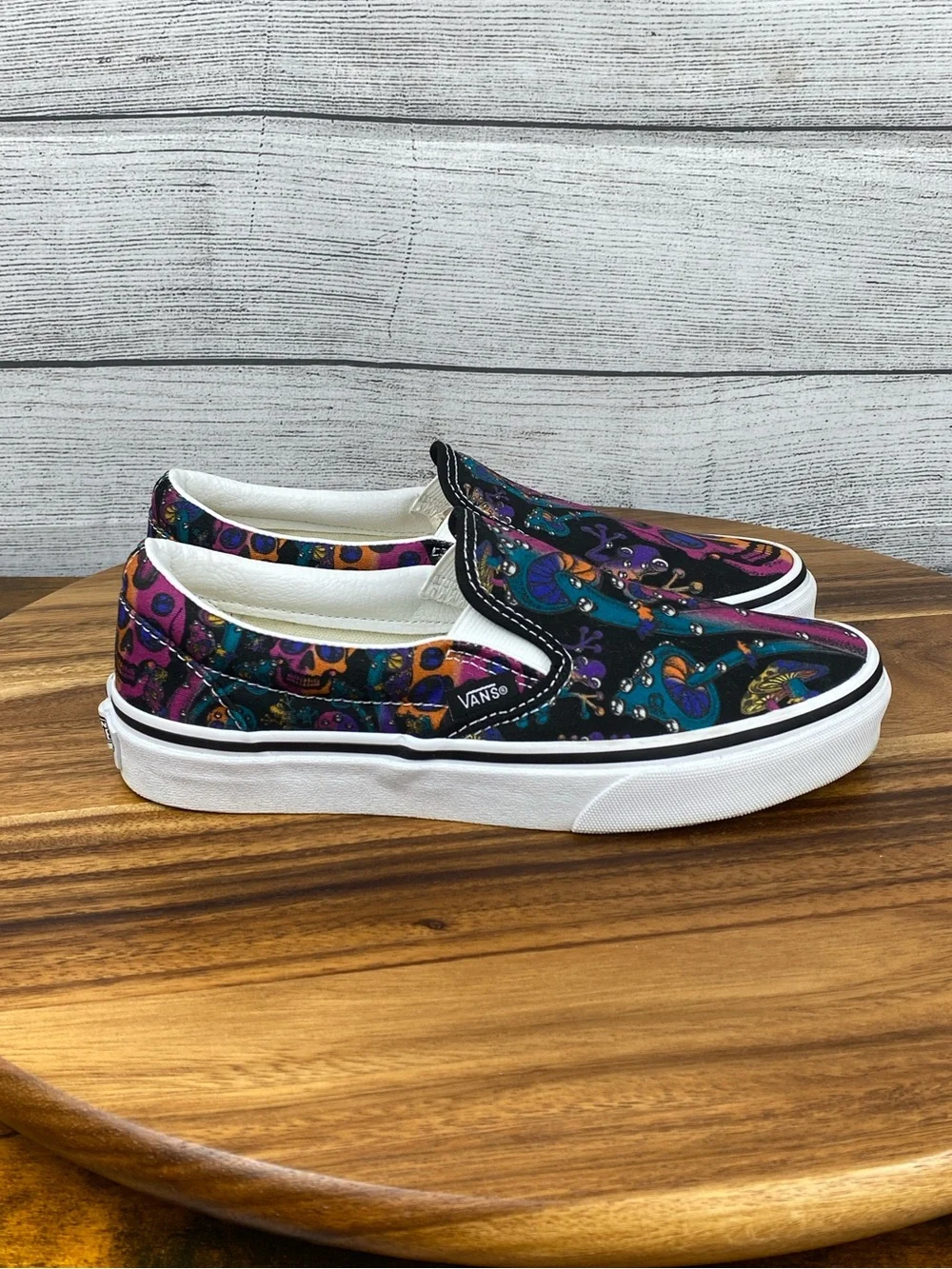 Vans Classic Slip On Trippy Drip Skulls Mushrooms Sneaker Women’s Shoe Size 6.5